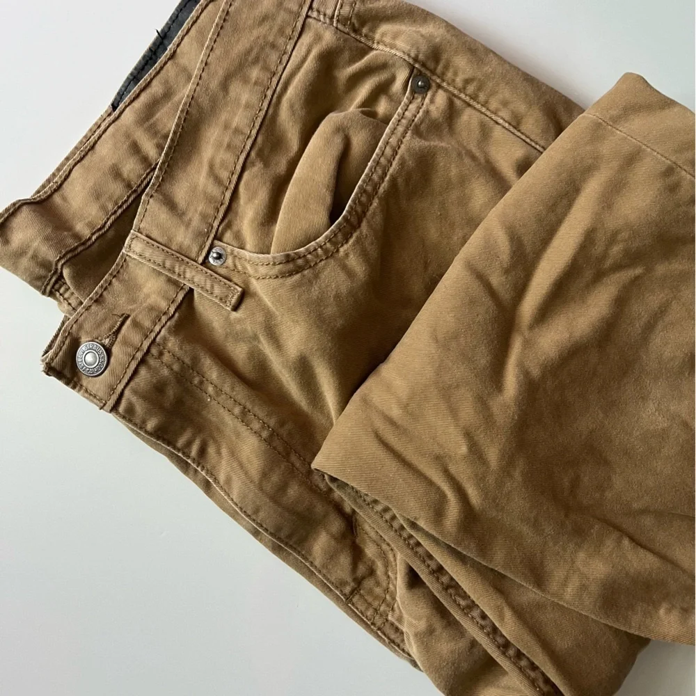 Levi’s • 514 Straight Fit Mens Khakis Soft Wash Twill Brown